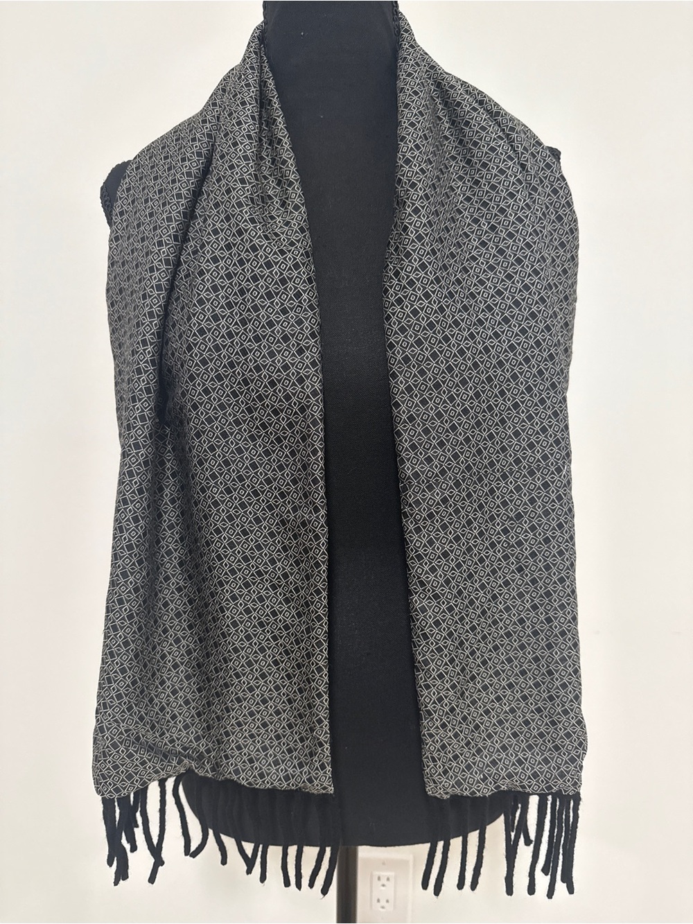 Vintage Luxury 100% Silk 100% Wool Reversible Scarf Black Gray Geometric Fringe
